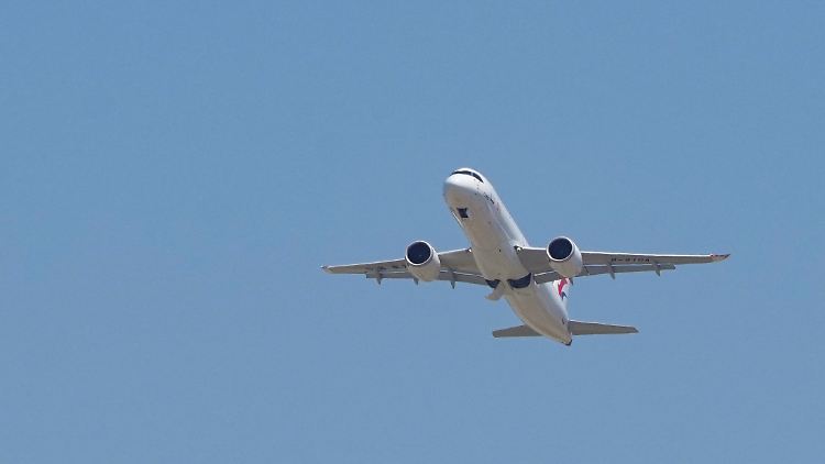 Die C919 auf ihrem ersten Flug mit Passagieren nach Peking.