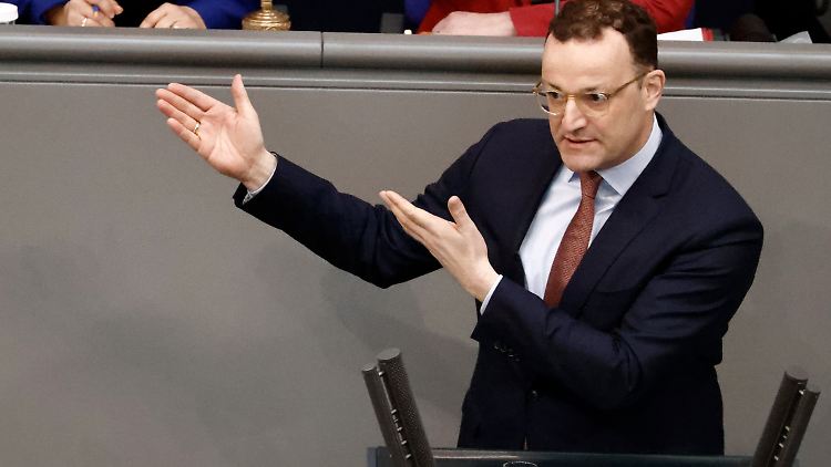 Jens Spahn möchte anstelle der Rente mit 63 eine "bessere Erwerbsminderungsrente" etablieren.