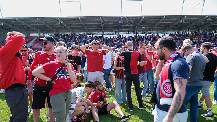 Da ist die Nachricht schon durchgesickert: Wehen Wiesbaden muss noch in die Relegation.