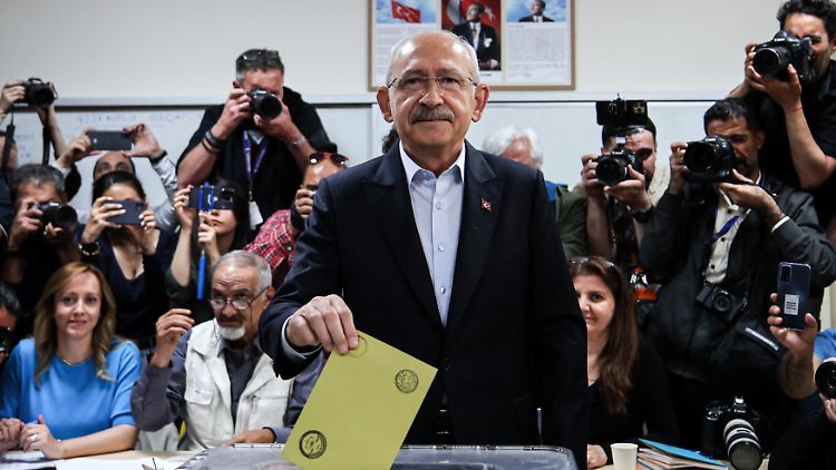Anhänger des Herausforderers Kilicdaroglu berichteten von Angriffen auf Oppositionelle und Wahlhelfer. 