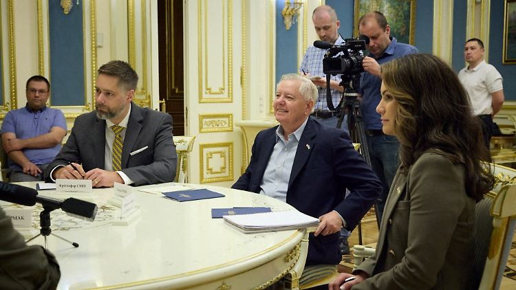 US-Senator Lindsey Graham bei dem Treffen mit Wolodymyr Selenskyj.