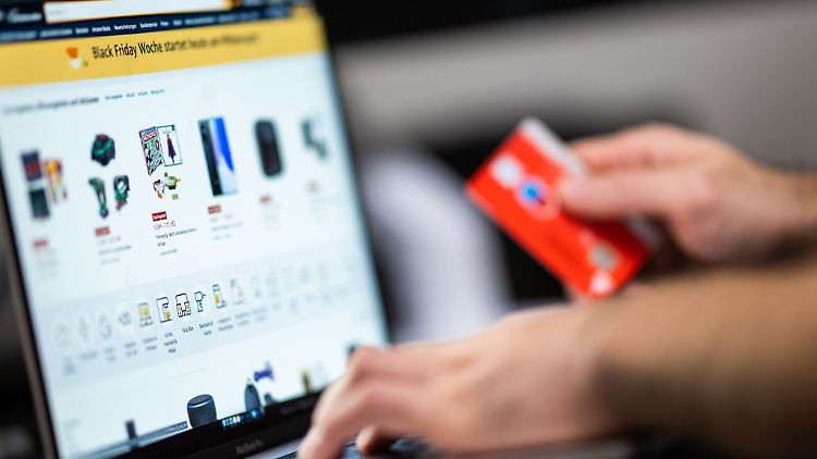Beim Onlineshopping lohnt sich ein Blick aufs Impressum.