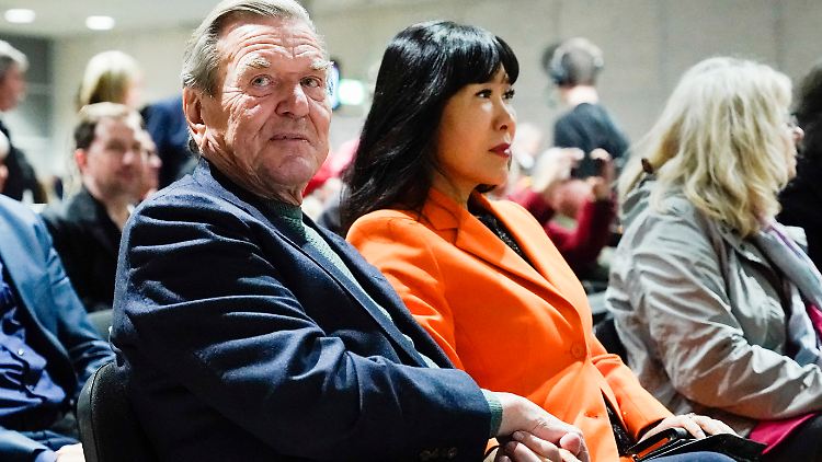 Gerhard Schröder sei ein "Geschäftsmann, der seine Geschäftsinteressen verfolgt", sagt SPD-Chefin Esken.
