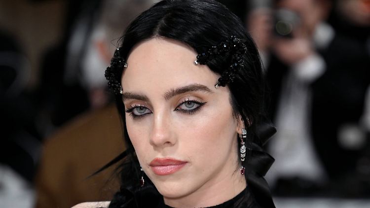 Früher baggy, heute sexy: Billie Eilish hat sich verändert.