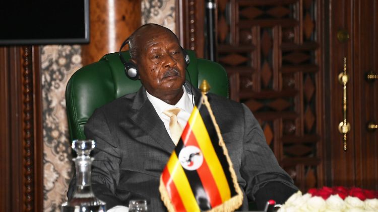 Ugandas Präsident Yoweri Museveni bekräftigte das umstrittene Gesetz, inklusive Todesstrafe für Wiederholungstäter.