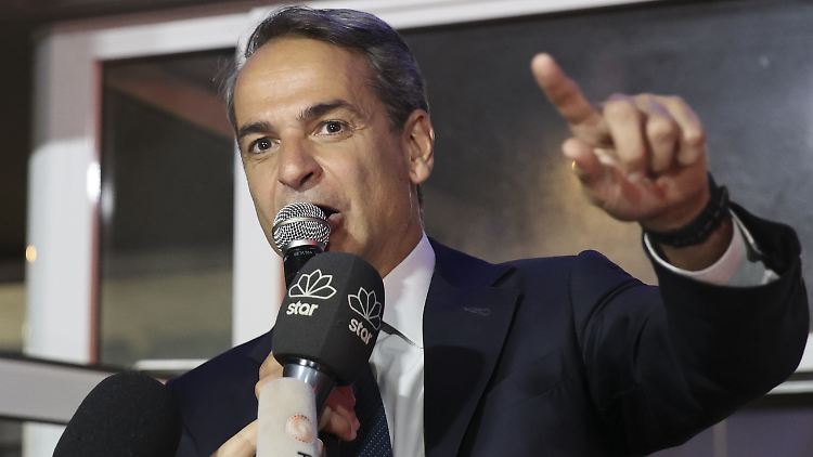 Mitsotakis' Partei Nea Dimokratia hatte bei den Parlamentswahlen zwar mehr als 40 Prozent der Stimmen geholt, jedoch keine Mehrheit im Parlament erzielt. 