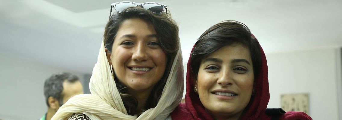 Die Journalistinnen Nilufar Hamedi (l) und Elaheh Mohammadi (r).