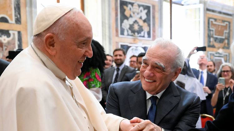 Der Papst und Scorsese trafen im Vatikan zusammen.