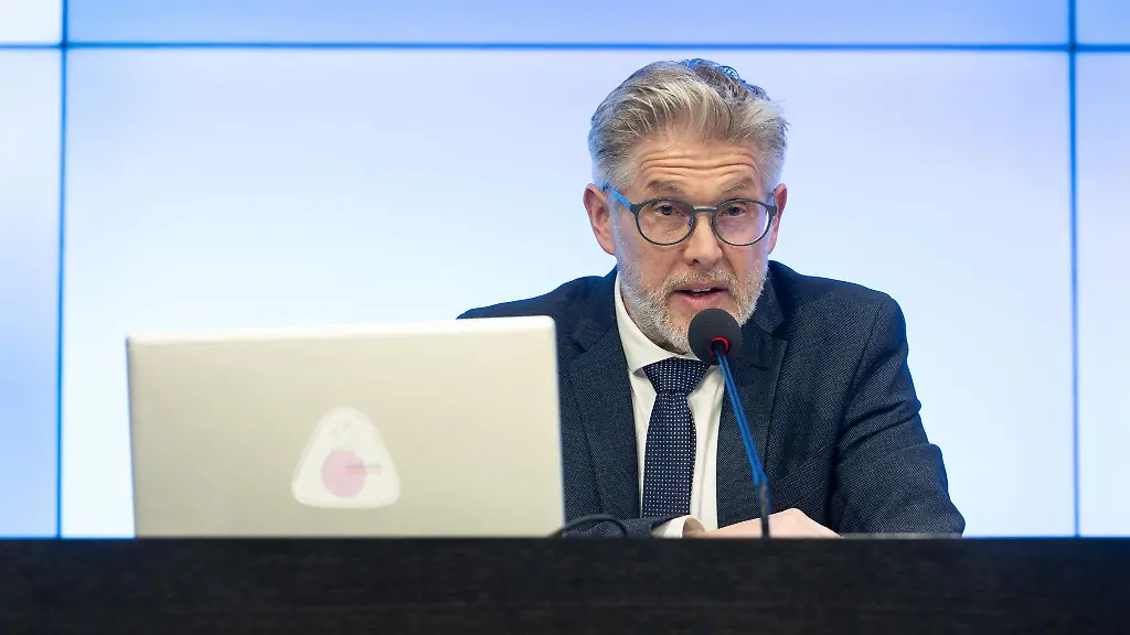 Tobias-Keber-Landesbeauftragter-fuer-den-Datenschutz-und-die-Informationsfreiheit-Baden-Wuerttemberg-nimmt-an-einer-Pressekonferenz-im-Buerger-und-Medienzentrum-des-Landtags-von-Baden-Wuerttemberg-teil