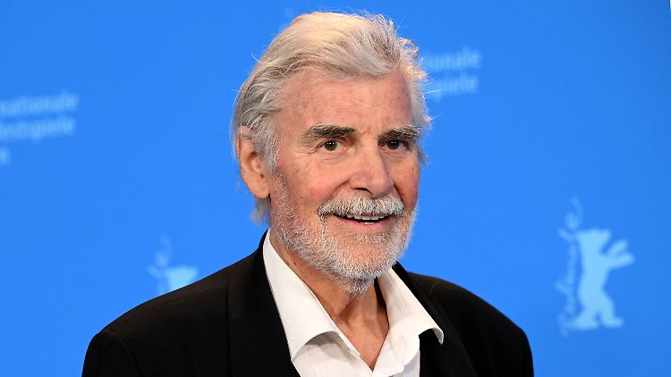 Peter Simonischek ist vielen aus der berührenden Vater-Tochter-Geschichte "Toni Erdmann" bekannt.