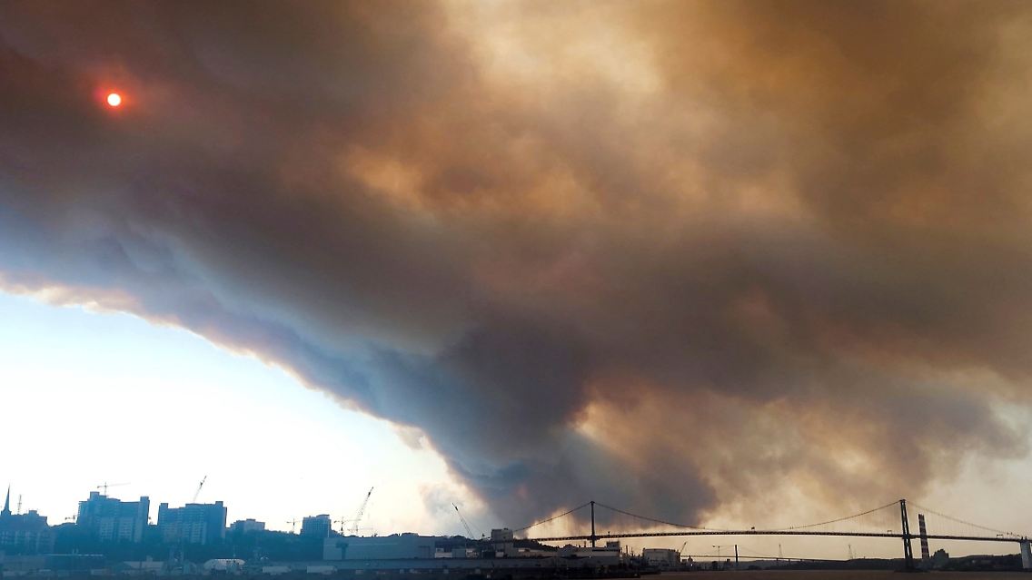 2023-05-29T050735Z_514982456_RC2381AWYOW9_RTRMADP_3_CANADA-WILDFIRES-NOVASCOTIA.JPG