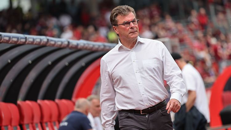 Dieter Hecking ist nicht mehr Sportvorstand des 1. FC Nürnberg.
