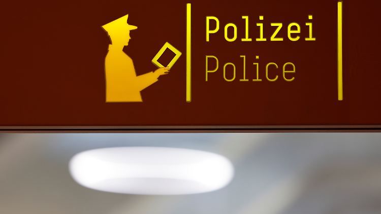 Bei der Passkontrolle wurde der Verdächtige festgenommen. (Symbolbild)