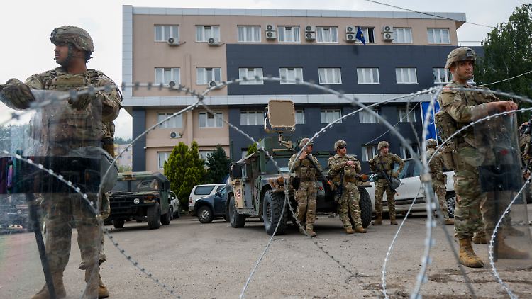 Die NATO ist im Kosovo mit ihrer internationalen Schutztruppe KFOR im Einsatz. 