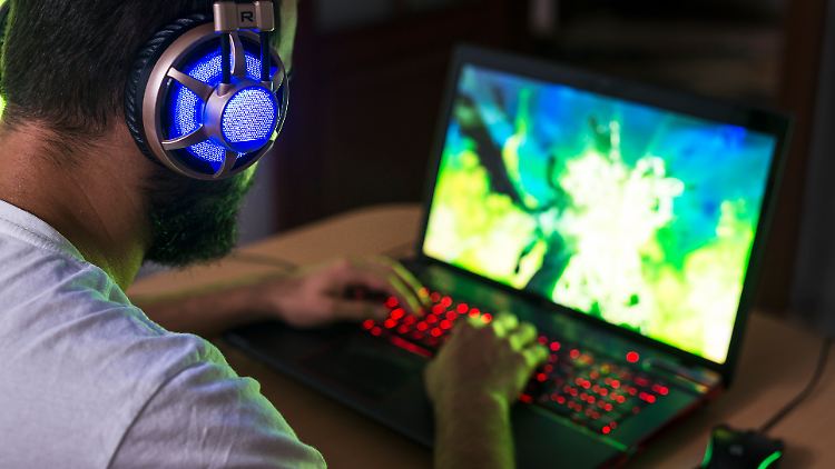 Mit einem Gaming-Notebook zockt man überall. Mittlerweile sogar auf hohen Grafik-Einstellungen. 