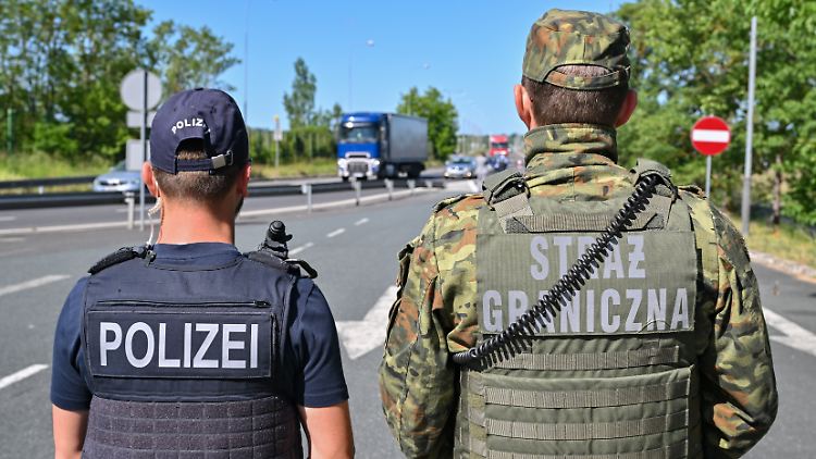 Polen und Deutschland haben sich auf die verstärkten Kontrollen geeinigt. Künftig sollen mehrere Hundertschaften zusätzlich an die Grenze entsandt werden.