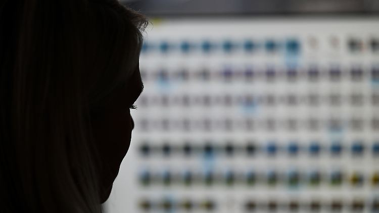 Bei den ermittelten Tätern handelt es sich um Personen, die Material konsumierten und um Personen, die selbst Kinder missbrauchten. 