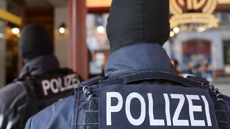 Auf das Konto der "Starken Jugend" sollen Straftaten wie Landfriedensbruch, Raub und schwere Körperverletzungen gehen.