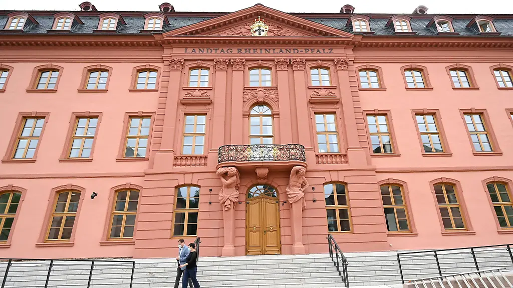 Das-Deutschhaus-in-Mainz-Sitz-des-Landtags-von-Rheinland-Pfalz