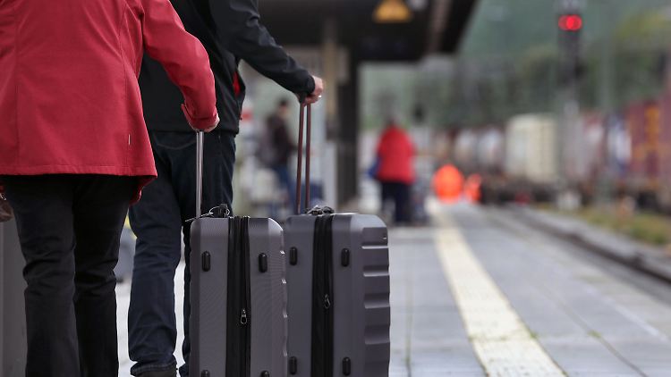 Zugreisende müssen sich womöglich in naher Zukunft auf neue Einschränkungen gefasst machen.