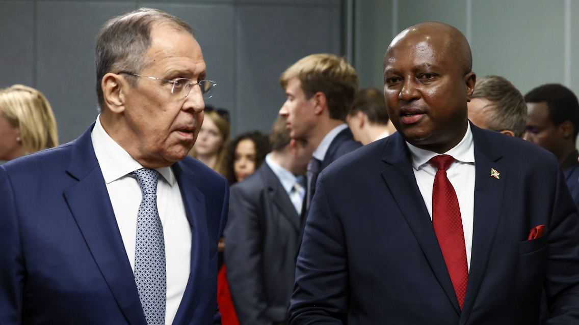 Lawrow (l.) und Shingiro bei ihrem Treffen. Russland hat nicht mehr allzu viele enge Freunde in der Welt - und gewinnt auch nicht so schnell neue hinzu.