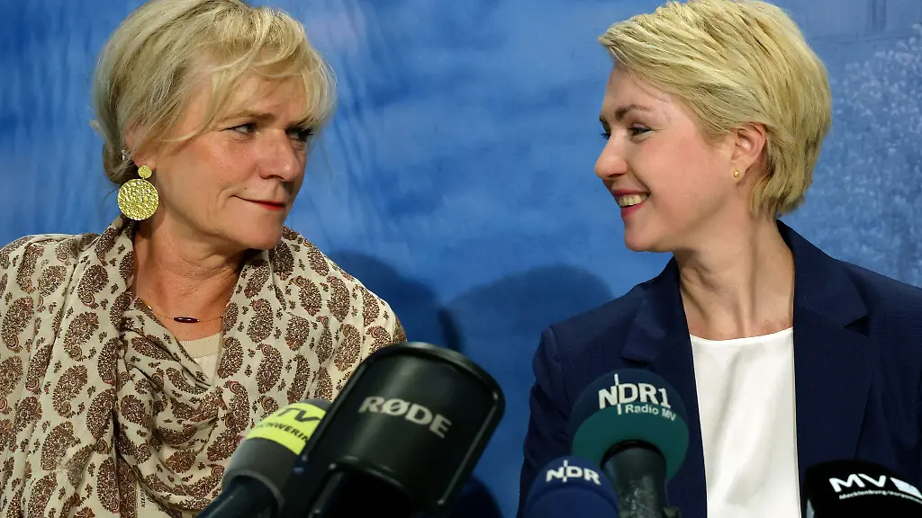 Simone-Oldenburg-l-Bildungsministerin-und-Manuela-Schwesig-Ministerpraesidentin-von-MV