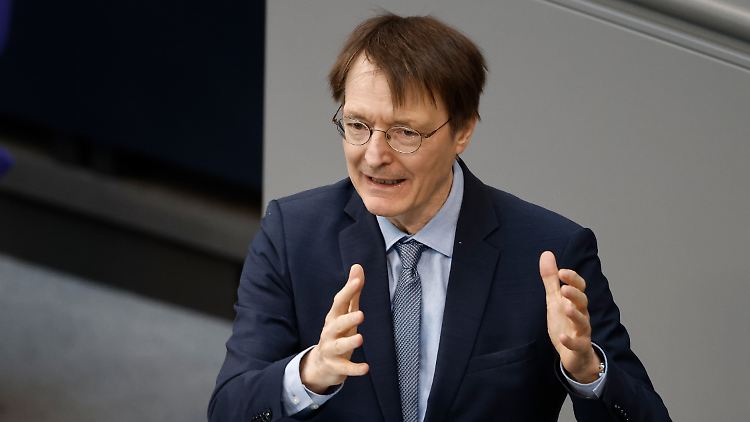 "Wir stehen am Beginn eines unkontrollierten Krankenhaussterbens", sagte Lauterbach.
