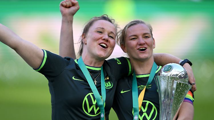Alex Popp (r.) ist die wohl populärste deutsche Fußballerin mindestens der Gegenwart.