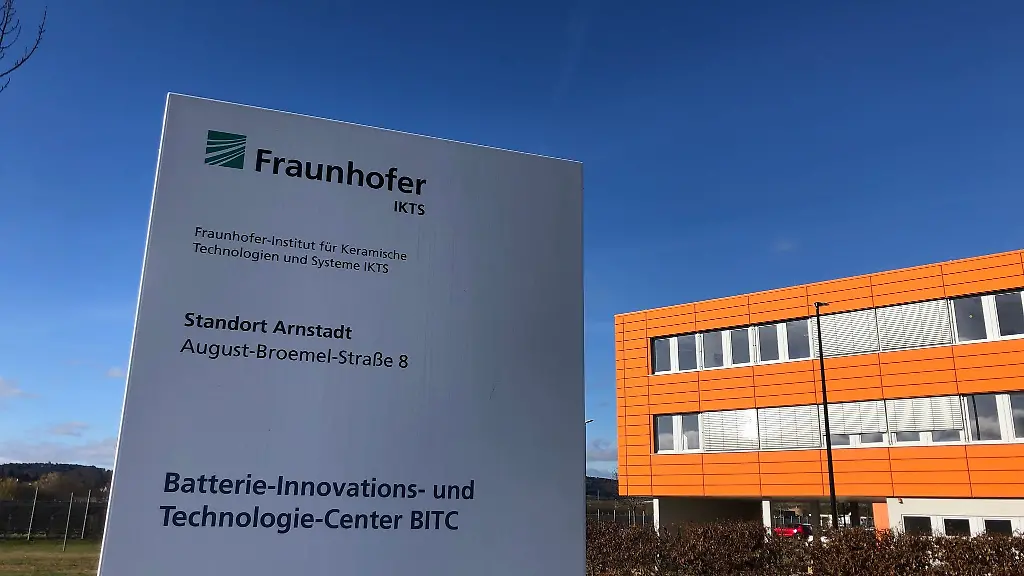 Aussenansicht-des-Fraunhofer-Instituts-fuer-Keramische-Technologien-und-Systeme-IKTS