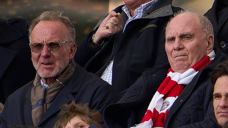 Rummenigge (links) konnte Hoeneß' Augen - wie auch immer - nicht widerstehen.