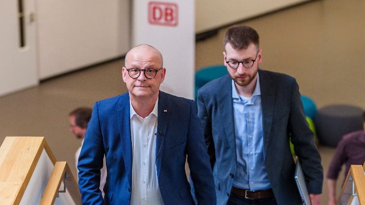Nach Wunsch der EVG soll der Gesprächsführer der Bahn, Seiler, wieder an den Verhandlungstisch zurückkehren. 
