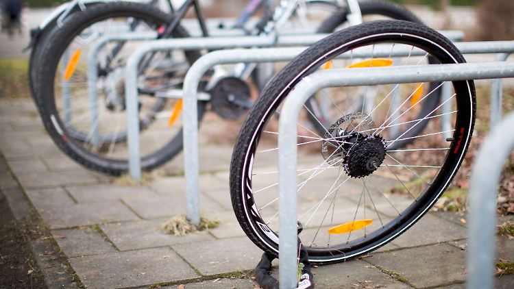 Weg! Was ist nach einem Fahrraddiebstahl zu tun und welche Versicherung könnte für den Schaden aufkommen?