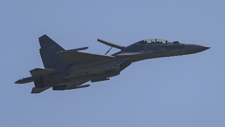 China will seine Kampfpiloten gezielt durch westliche Militärangehörige schulen lassen.