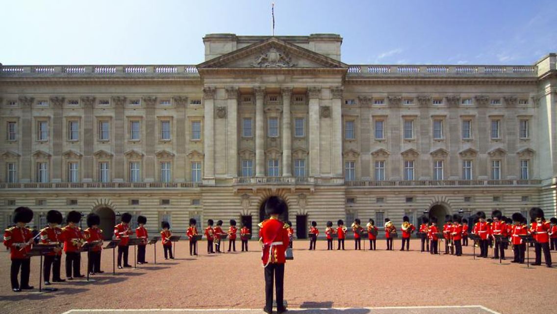Nach der Trauung fahren die Brautleute per Kutsche durch London bis zum Buckingham Palast. Beim Empfang dort werden Touristen allerdings draußen bleiben müssen.