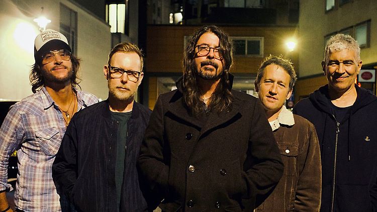 Die Foo Fighters vertrauen ihren Trademarks auch in der dunkelsten Stunde.