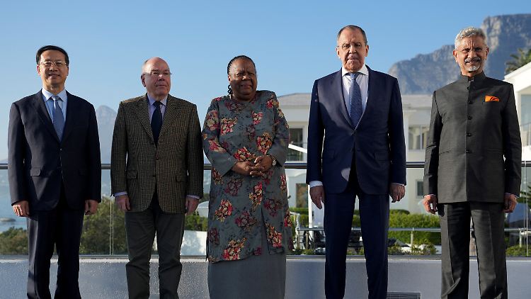 "Familienbild" der BRICS-Außenminister. Ist bald auch Wladimir Putin in Südafrika zu Gast?