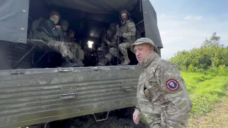 Söldner-Boss Prigoschin schimpft nicht nur seit Monaten über die russische Militärführung, sondern hat sie auch bei der Generalstaatsanwaltschaft verklagt. 