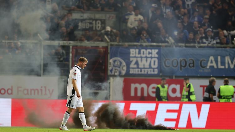Für Arminia-Kapitän Klos war es der wohl furchtbarste Abend seiner Karriere. 