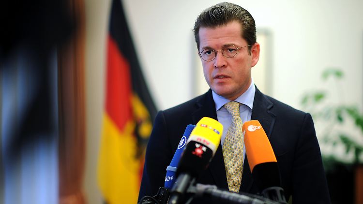 "Ich fühle mich gut informiert". Allerdings teilen nicht alle Bundestagsabgeordneten die Einschätzung Guttenbergs.