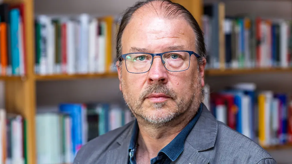 Burkhard-Bley-ist-der-Landesbeauftragte-fuer-die-Aufarbeitung-der-SED-Diktatur-in-Mecklenburg-Vorpommern