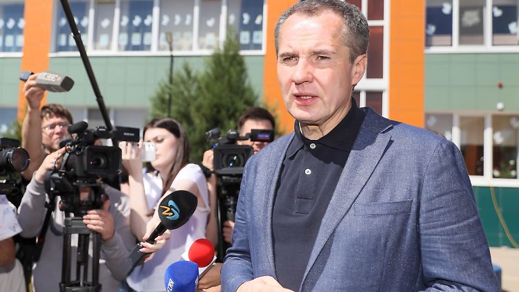 Der Gouverneur von Belgorod, Wjatscheslaw Gladkow, fordert die Bevölkerung grenznaher Ortschaften auf, diese zu verlassen. 