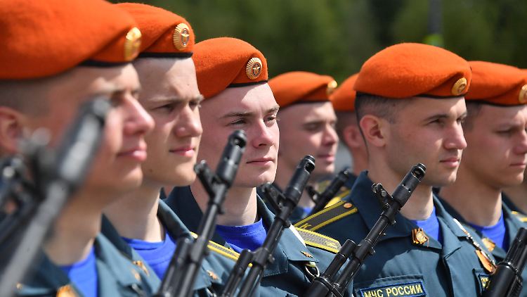 Junge russische Soldaten bei der Siegesparade am 9. Mai in Moskau. 