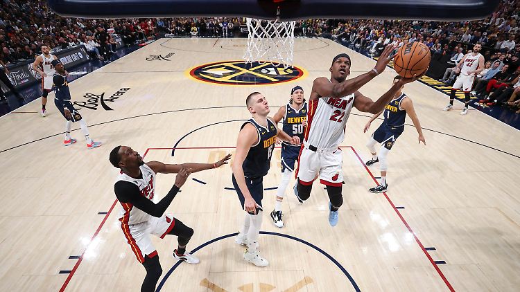 Jimmy Butler brachte seine Heat nach dem großen Rückstand zurück.