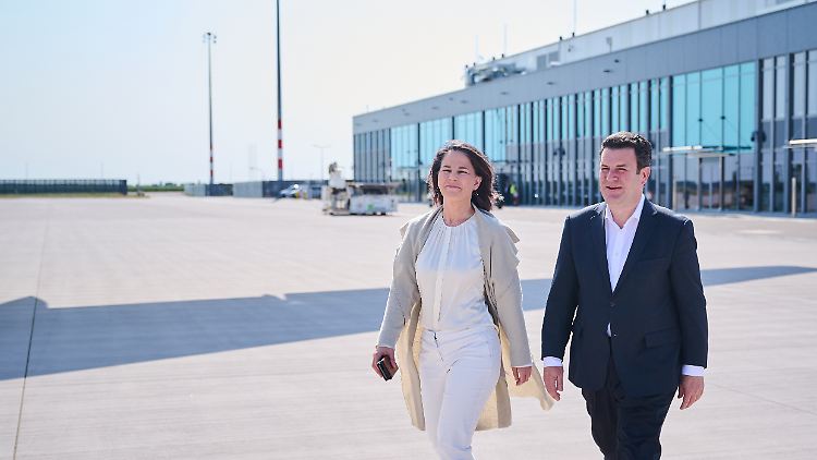 Wollen die Partnerschaft mit Brasilien ausbauen: Annalena Baerbock und Hubertus Heil.