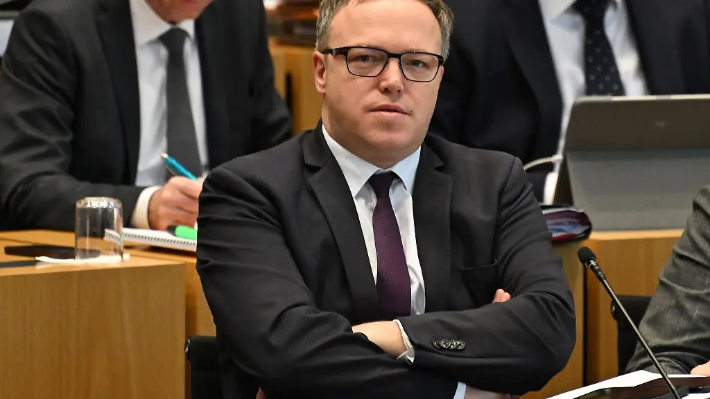 Mario-Voigt-CDU-Fraktionschef-waehrend-einer-Sitzung-des-Thueringer-Landtags