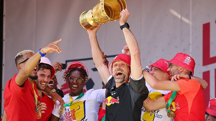 Marco Rose muss mit RB Leipzig den DFB-Pokal verteidigen.