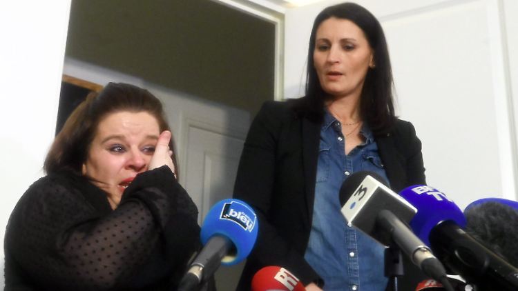 Séverine, die Mutter des 13-Jährigen Lucas, der Selbstmord beging, bei einer Pressekonferenz im Januar.