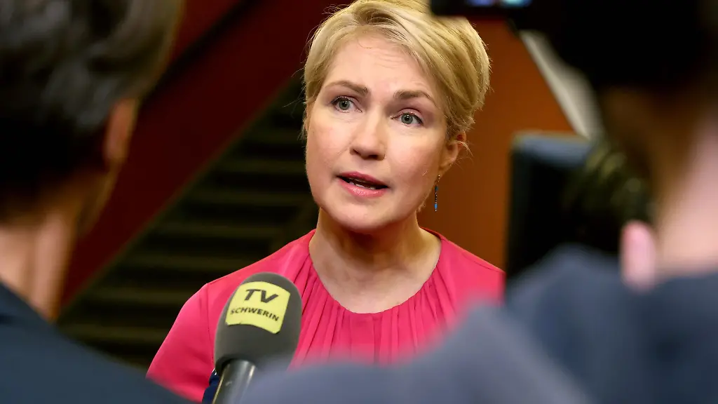 Mecklenburg-Vorpommerns-Ministerpraesidentin-Manuela-Schwesig-gibt-ein-Interview