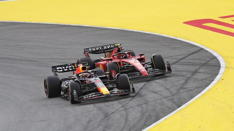 Zu Beginn standen Max Verstappen und Ferrari-Pilot Carlos Sainz gemeinsam in der ersten Reihe, am Ende trennten sie Welten.