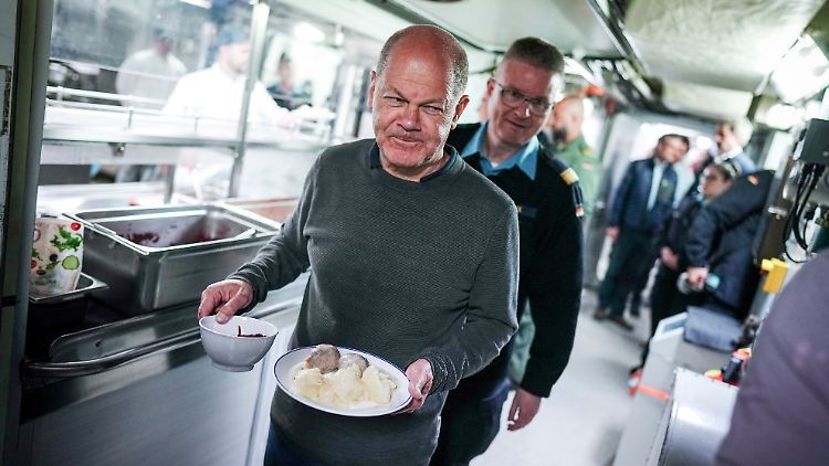 Königsberger Klopse auf der Fregatte für Kanzler Scholz.